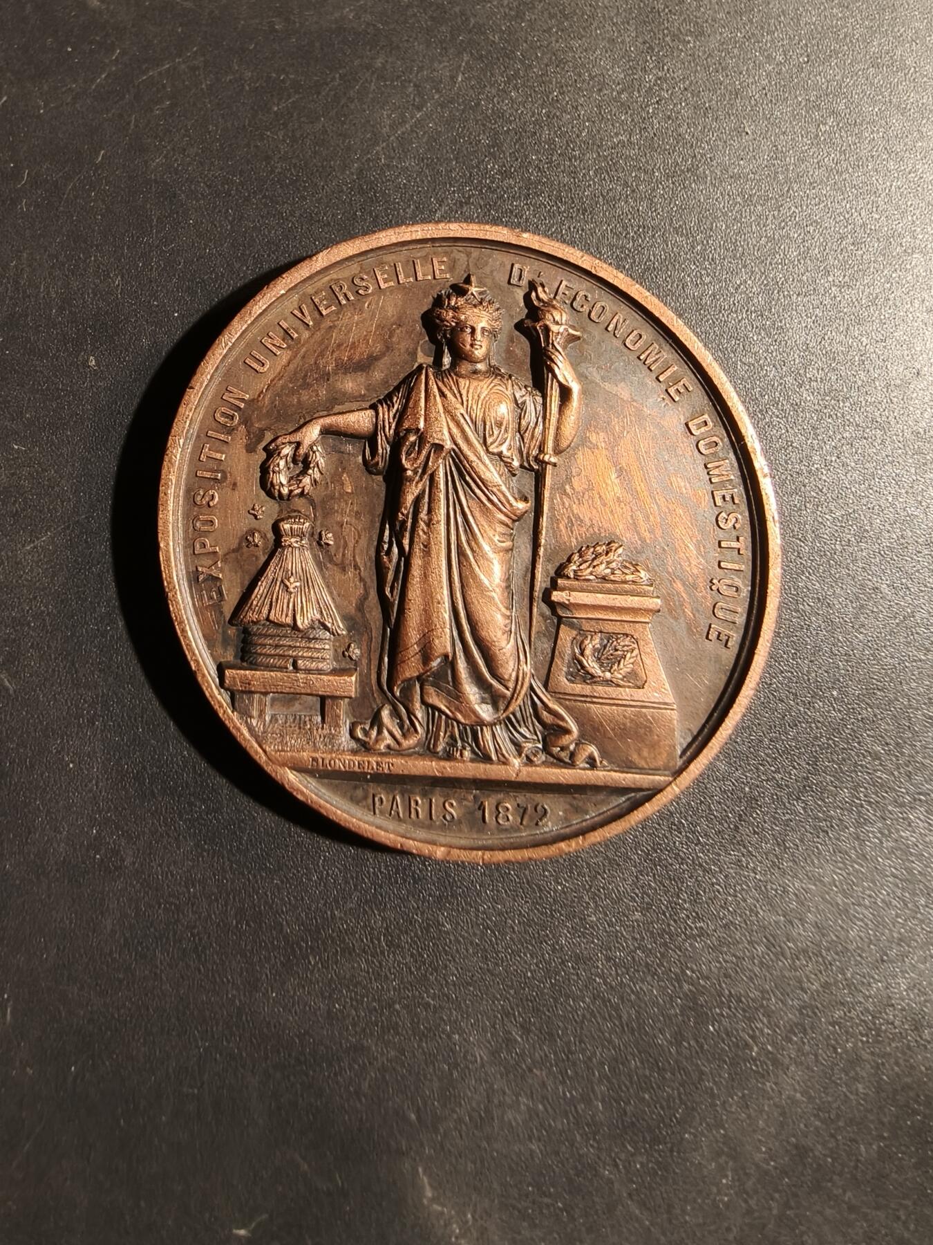 老王徽章第180期 法国全国工业工人鼓励协会大铜章     直径38mm     重量26.4g