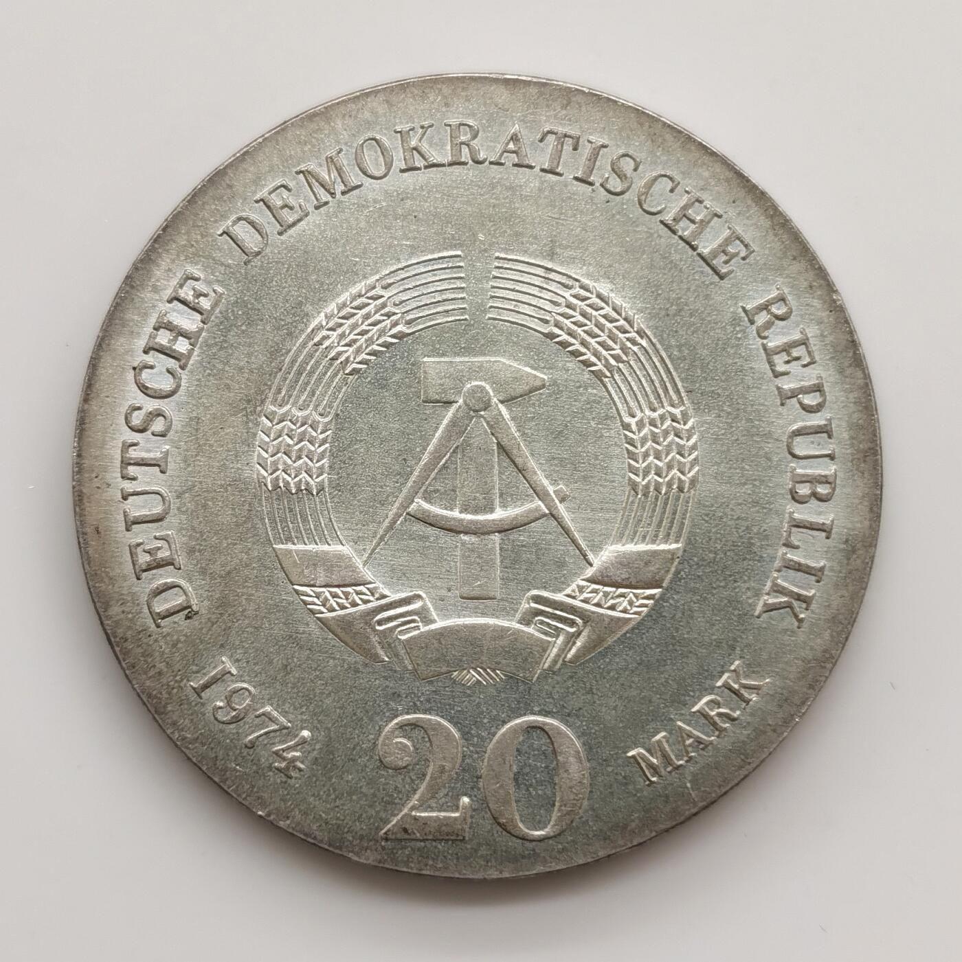 博洋堂“心向春光”2月精品大拍专场暨第160期（全场包邮） 东德1974年哲学家康德逝世250周年20马克纪念银币UNC，原汁原味，币面清爽干净又舒适，状态极佳，东德纪念银币发行量少，潜力股，不妨试试送评N，P盒搏高分。