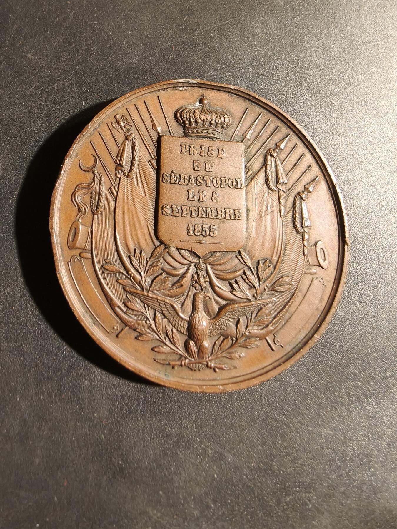 老王徽章第180期 法国拿破仑三世克里米亚战争萨瓦斯托波尔战役大铜章     带盒子     手指Cuivre铜标     直径46mm      重量48.7g