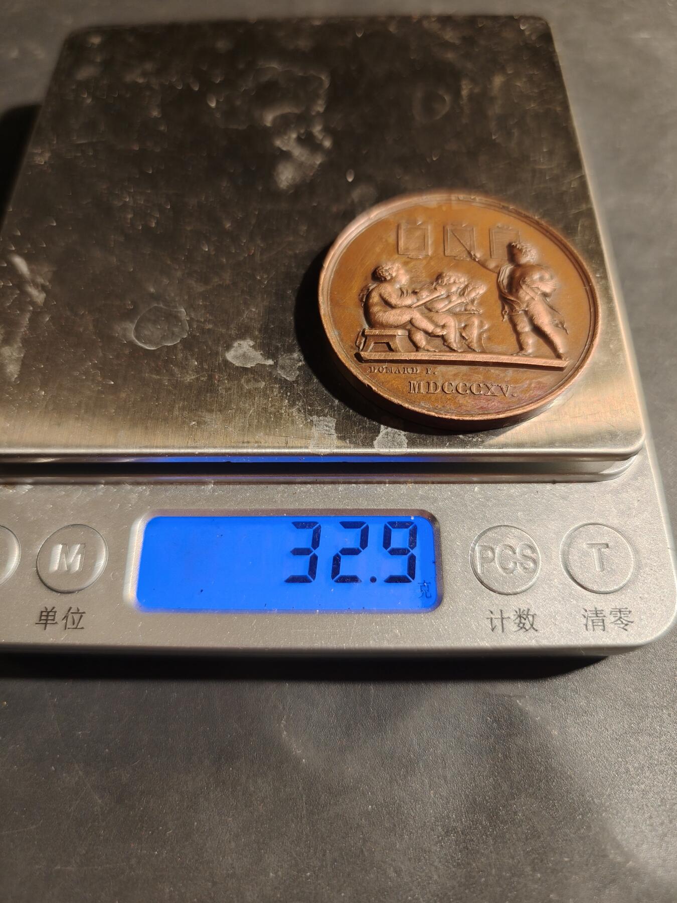 老王徽章第180期 法国基础教育委员会大铜章    教育小天使    亨利杜布瓦作品     直径41mm     重量32.9g