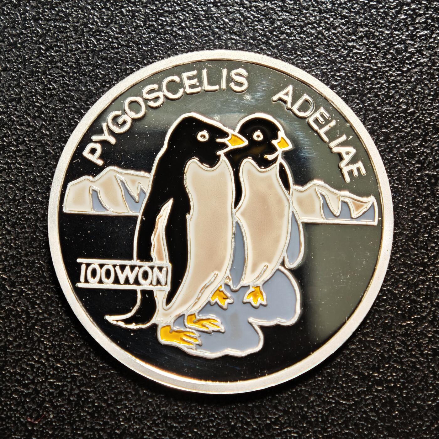 【德藏】世界币章拍卖第164期（拍品征集中~欢迎藏友联系） 1995年 朝鲜阿德利企鹅100元彩色纪念银币 直径约：30mm；重约：7g