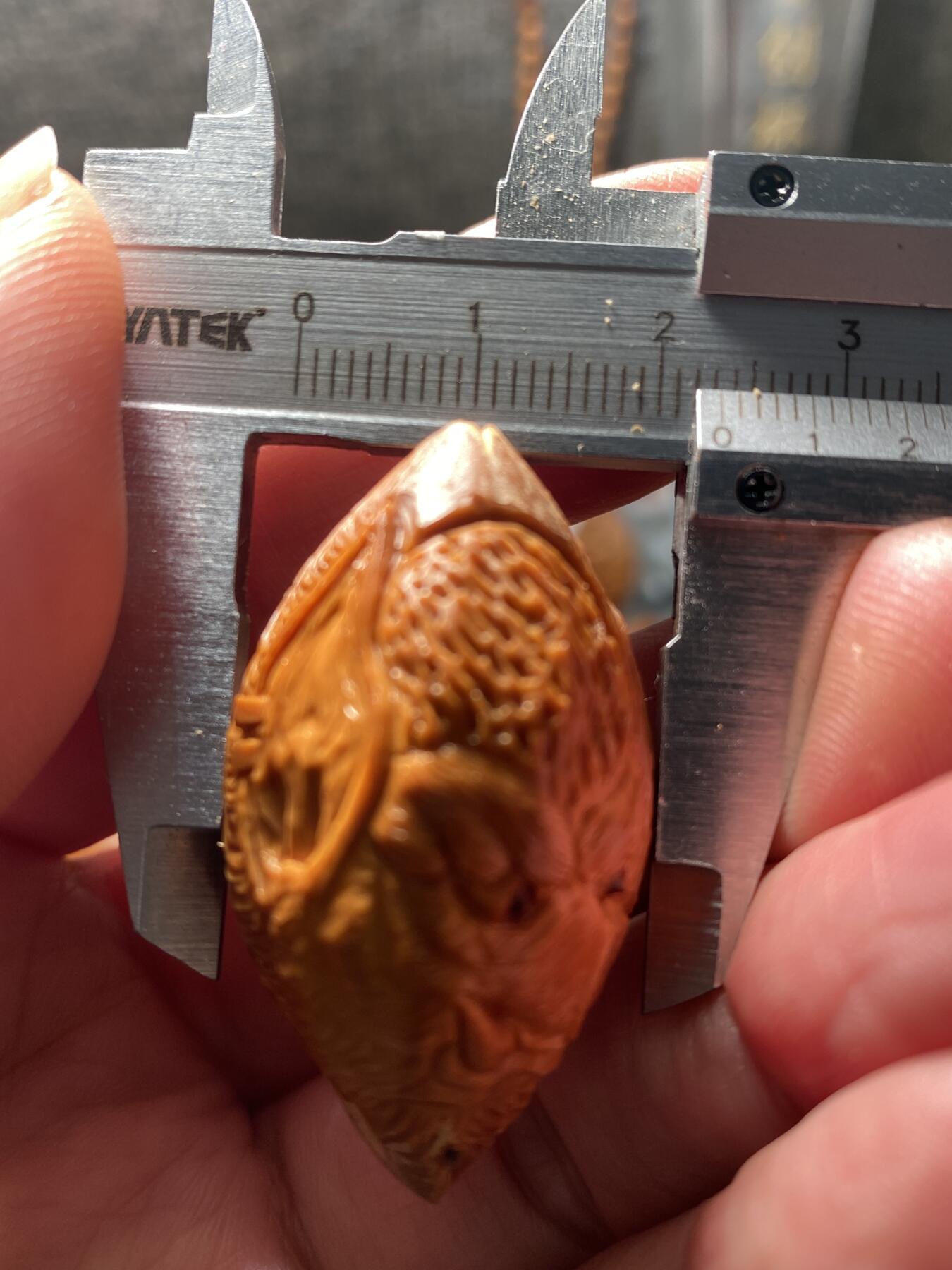 核舟记发源地苏州舟山核雕年末放漏 福利苏工核雕，纯手工雕刻,天篷元帅，个性十足，等待有缘人，市场无同款，尺寸2。3x4.0喜欢的来