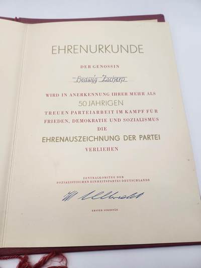 南水社第二次拍卖 东德社会统一党50年党龄荣誉证书（昂纳克印签名）