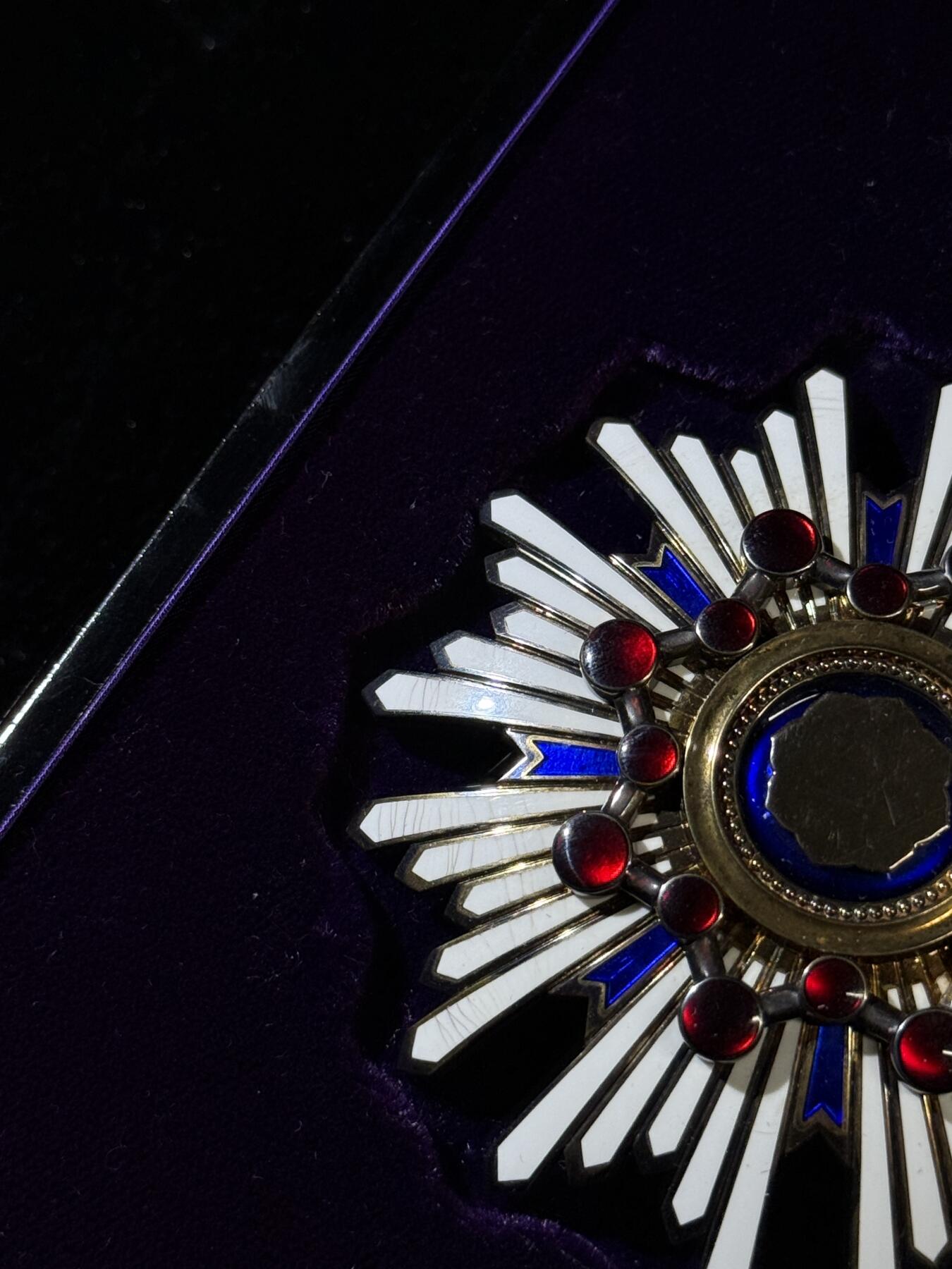 欢庆春节！戎马世界章牌大赏第111期春节大拍 勋二等瑞宝章，盒略齐全，银制