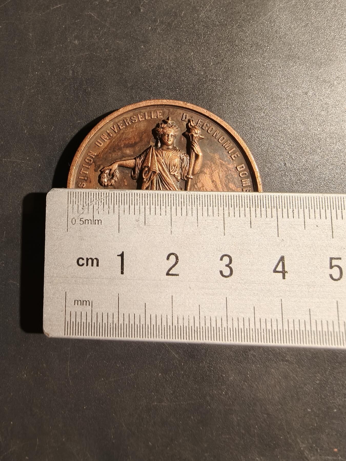 老王徽章第180期 法国全国工业工人鼓励协会大铜章     直径38mm     重量26.4g