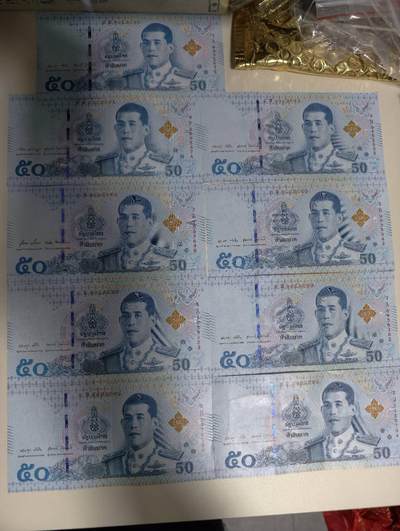 春节钱币瓷器清货捡漏拍场 - 泰国50铢纸质版9张 包含三种签名 有瑕疵如图，很好的品相