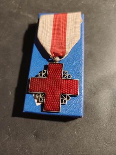 老王徽章第180期 - 法国银级红十字会奖章    带盒子