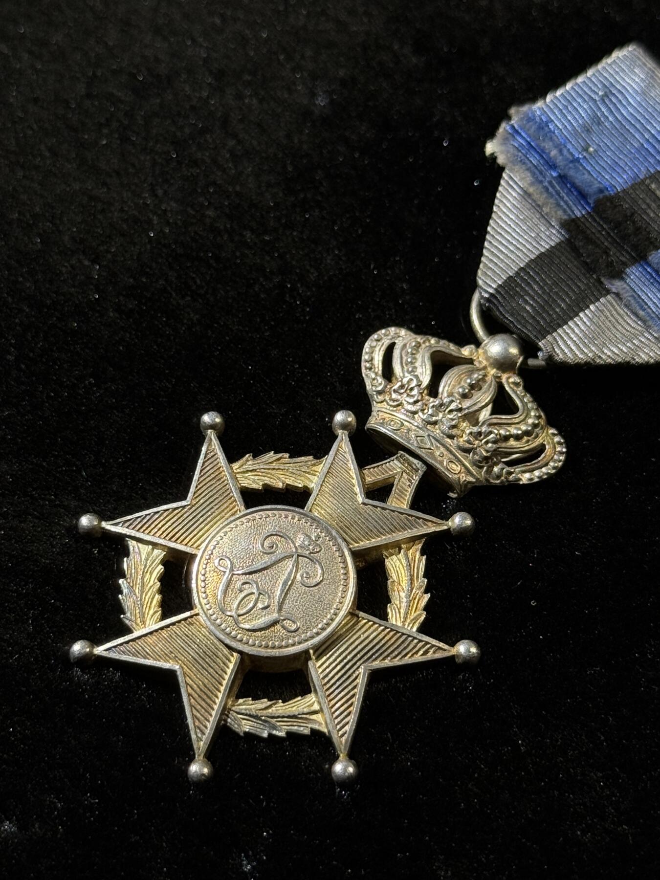 欢庆春节！戎马世界章牌大赏第111期春节大拍 比利时利奥波德二世勋章，早期单语版，银制