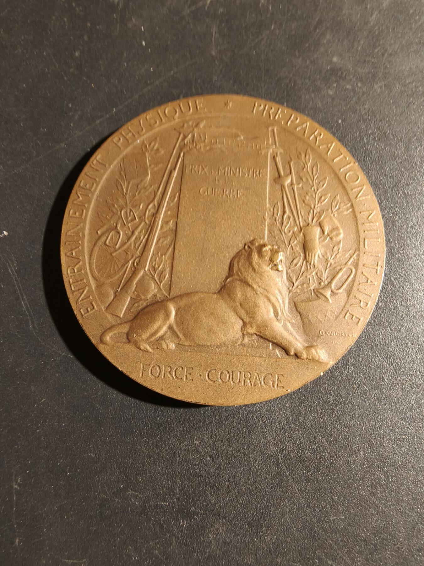 老王徽章第180期 法国战争部战争准备大铜章     原盒     直径50mm    重量66.5g