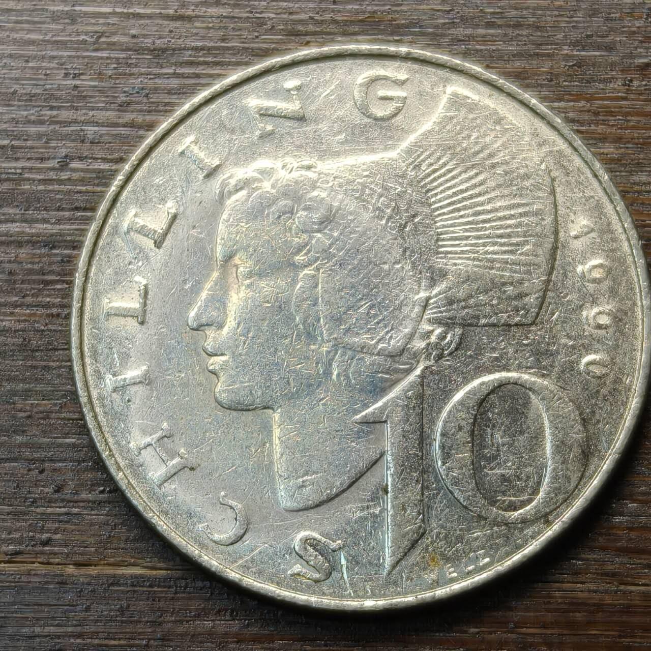 【本场4.12号发货】★第145★散币专场 不寄存，30包邮。不满30元，支付5元运费。《接受代拍 代送NGC评级》 100【无寄存】奥地利 1990年 10先令 传统头饰的女人 铜镍币