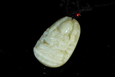 上海都达杂项专场二十一（全场包邮） - 天然和田玉精雕《千手观音》挂件90-88