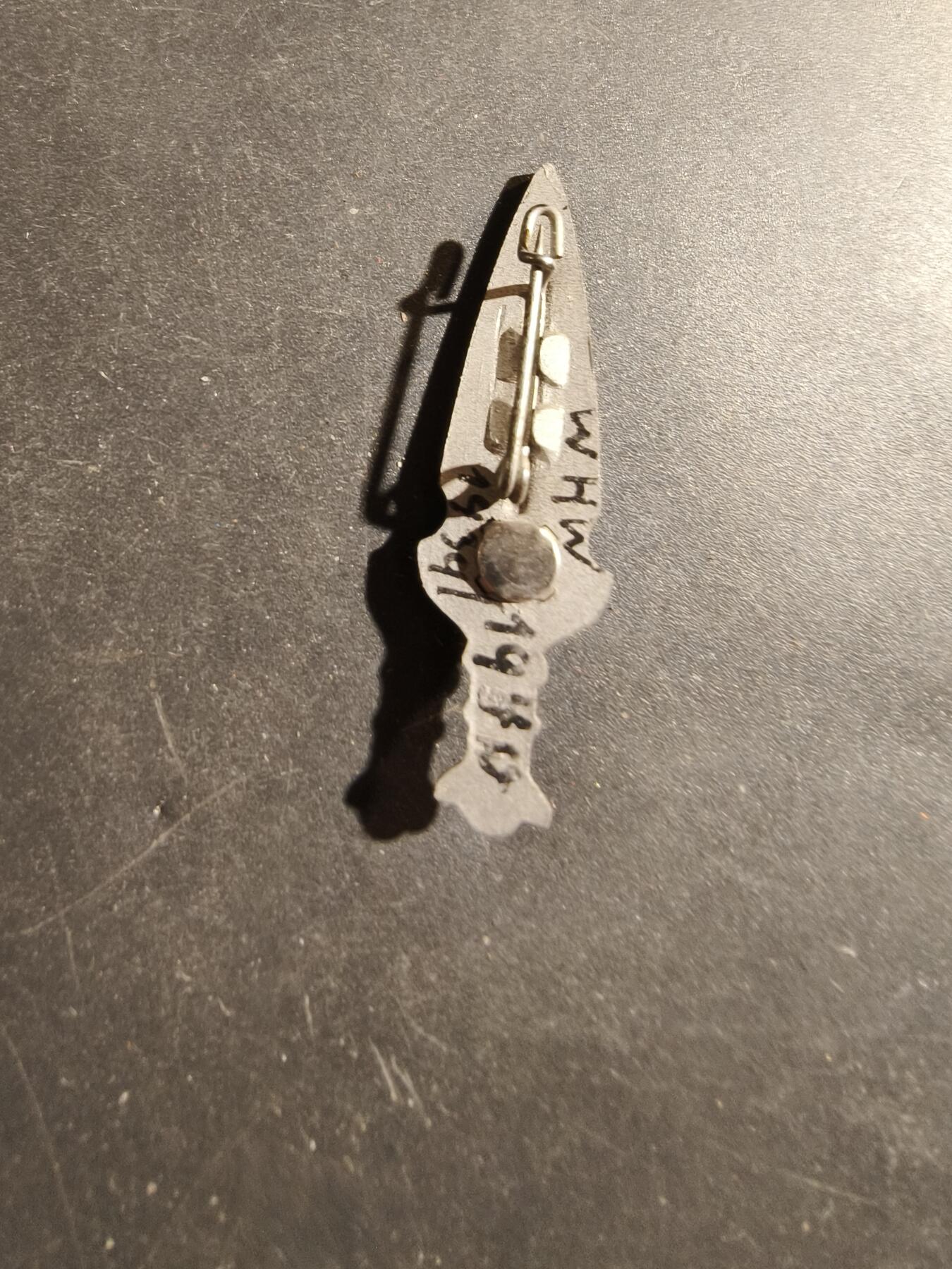 老王徽章第180期 德三冬季救济工厂证章