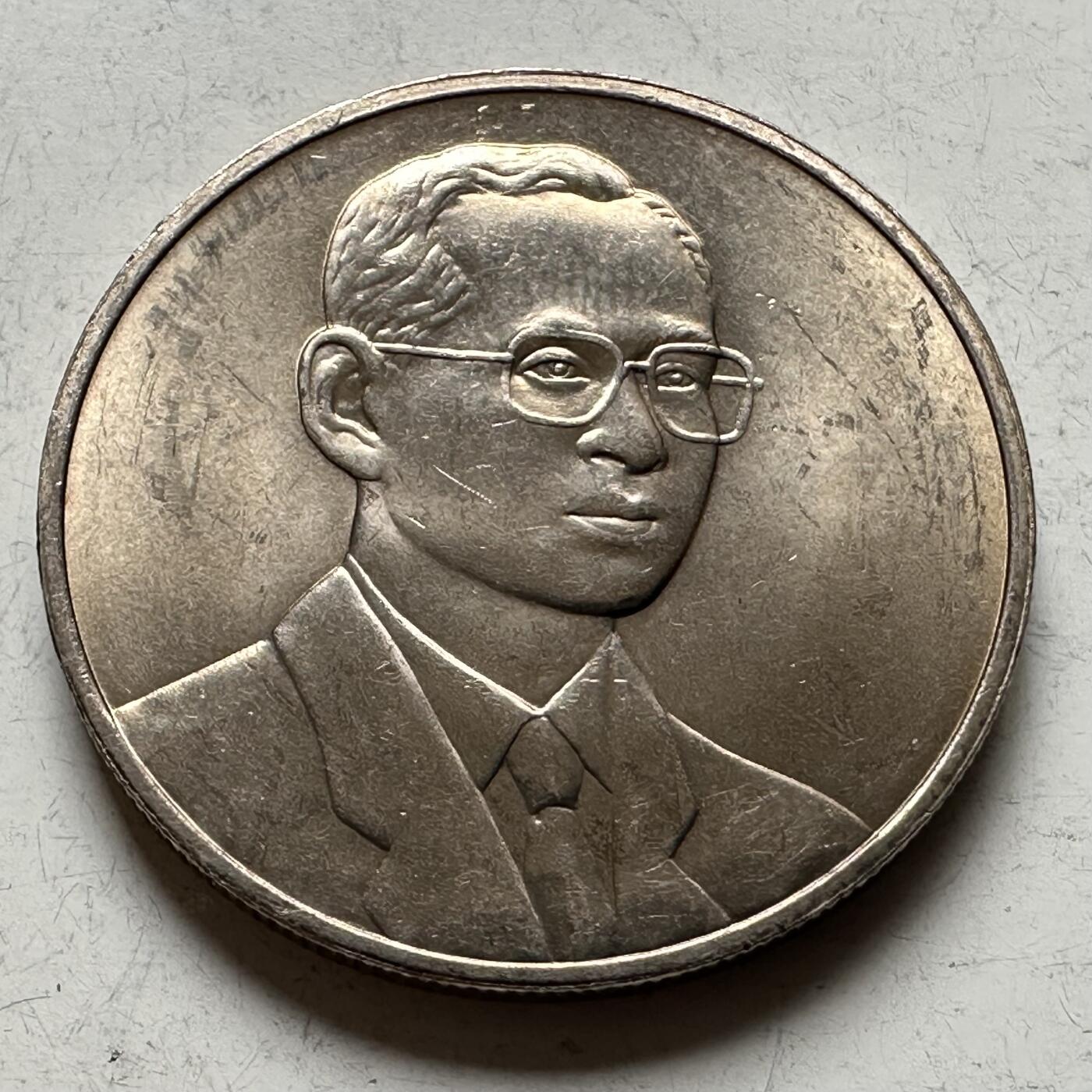 🌹外币初藏🌹🐯2026年第16场 快递将在12号停运 年前需发货的抓紧 ，年后正月十五恢复发货 泰国2000年20泰铢纪念币  亚洲开发银行年会