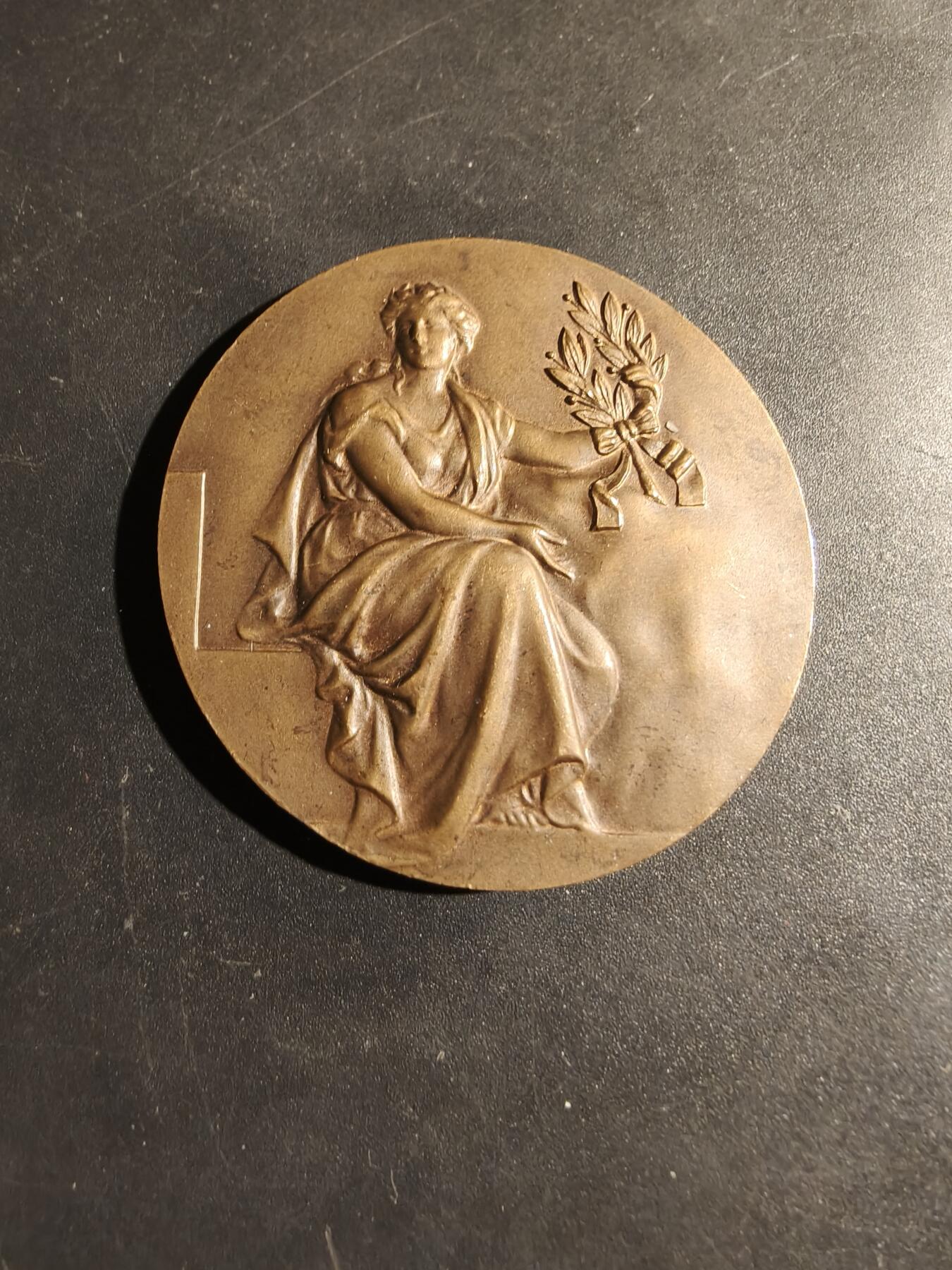 老王徽章第180期 比利时-法国友谊大铜章     原盒     直径50mm     重量51.4g