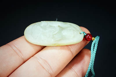 上海都达杂项专场四十七【全场包邮】  天然和田玉精雕《持莲观音》挂件