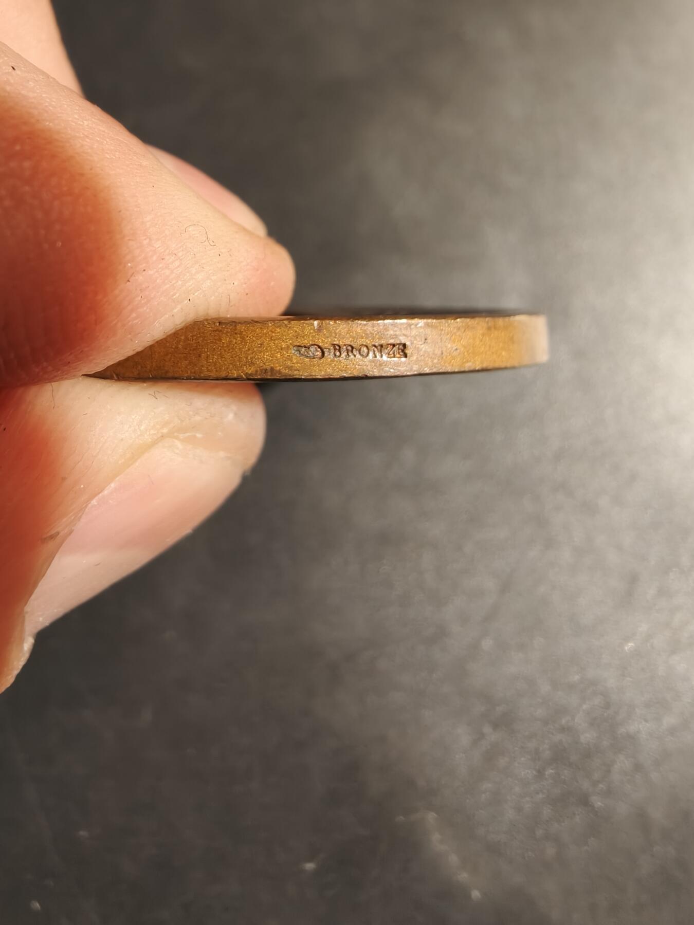 老王徽章第180期 法国路易十四1670年征服洛林大铜章      直径41mm     重量32.4g