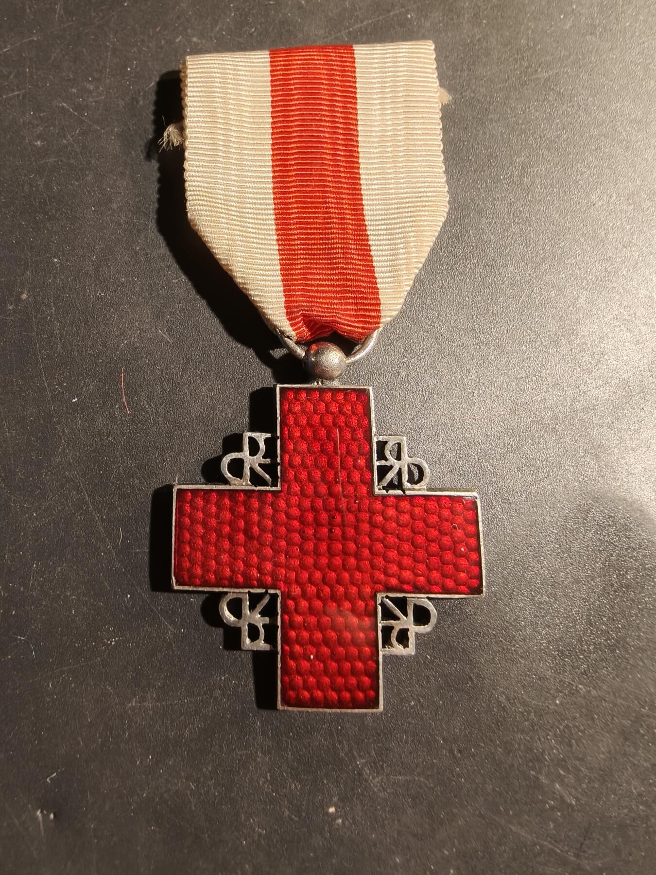 老王徽章第180期 法国银级红十字会奖章    带盒子