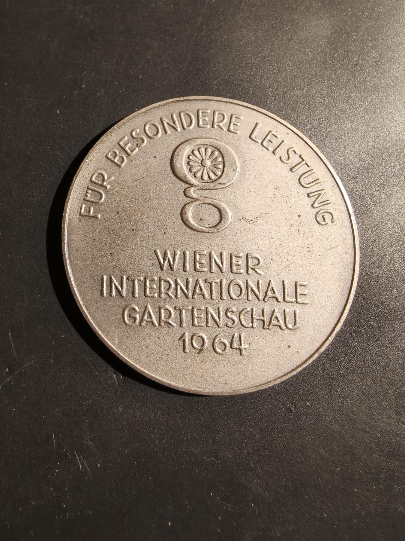 老王徽章第180期 奥地利专业园艺师联邦协会银级纪念章    直径60mm     重量63.1g