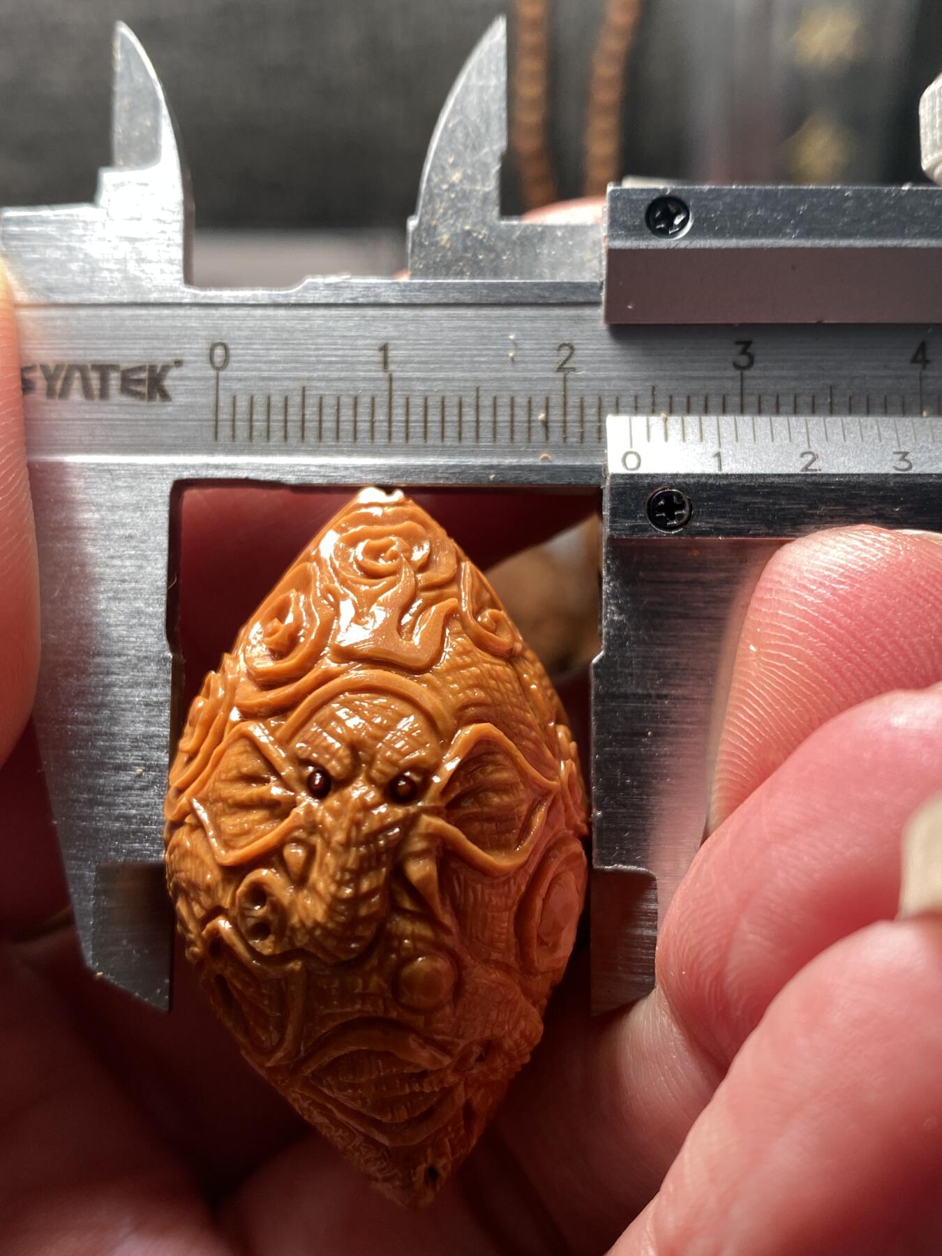 核舟记发源地苏州舟山核雕年末放漏 福利苏工核雕，纯手工雕刻吉祥如意个性十足，等待有缘人，市场无同款，尺寸2。39x4.0喜欢的来