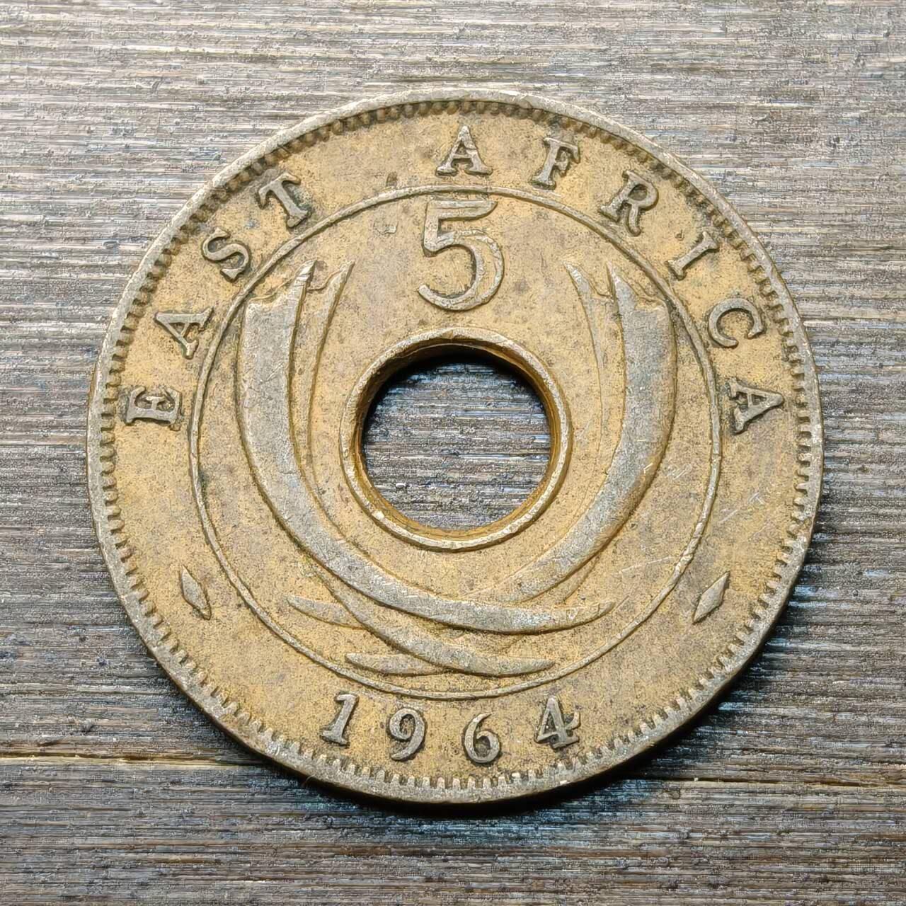 【本场4.12号发货】★第145★散币专场 不寄存，30包邮。不满30元，支付5元运费。《接受代拍 代送NGC评级》 96【无寄存】英属东非 1964年 5分铜币