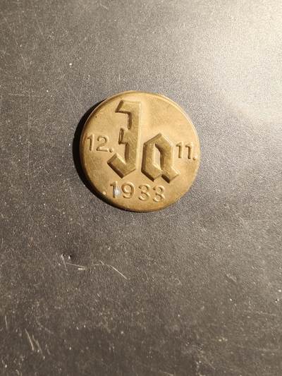 老王徽章第180期 - 德国1933小胡子支持者证章