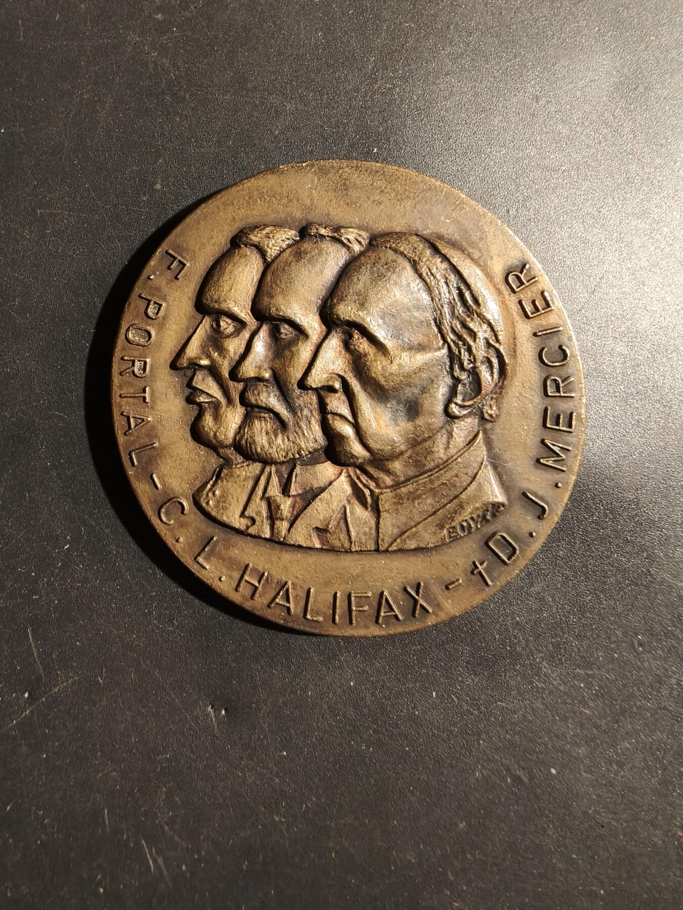 老王徽章第180期 比利时天主教会枢机主教50周年大铜章     直径54mm    重量68.2g