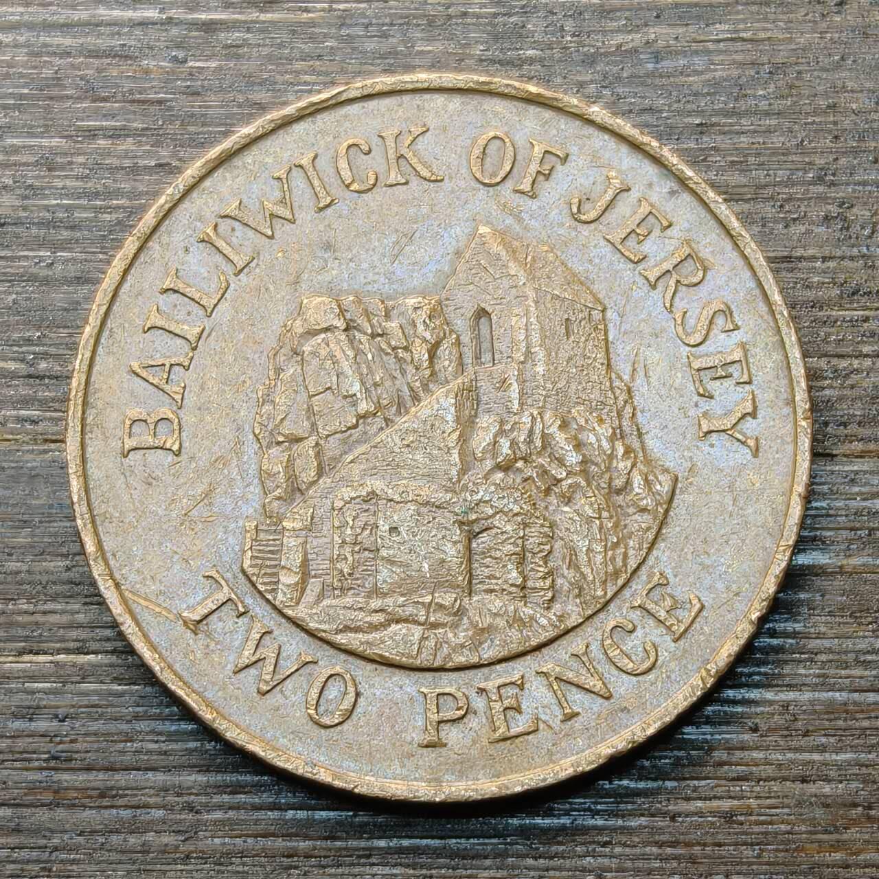 【铜匠收藏】★第146★散币专场 不寄存，30包邮。不满30元，支付5元运费。《接受代拍 代送NGC评级》 21【无寄存】泽西 1984年 2便士 铜币 圣赫里安修道院 伊丽莎白二世