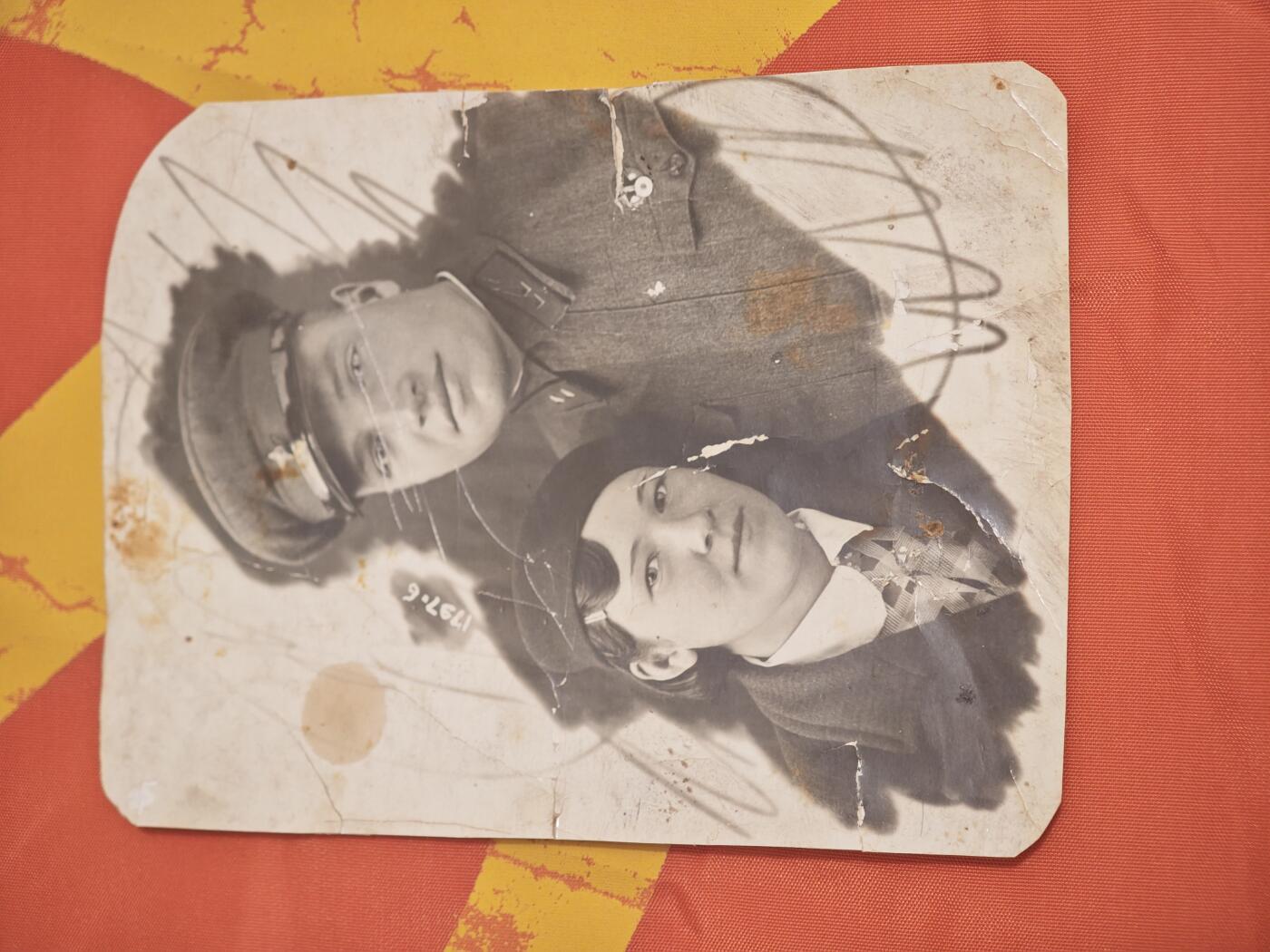 橙子收藏(照片专场)第三期 1937年6月拍摄的苏联军人与恋人合影照，属于大清洗与卫国战争爆发前夜的民间影像遗存。