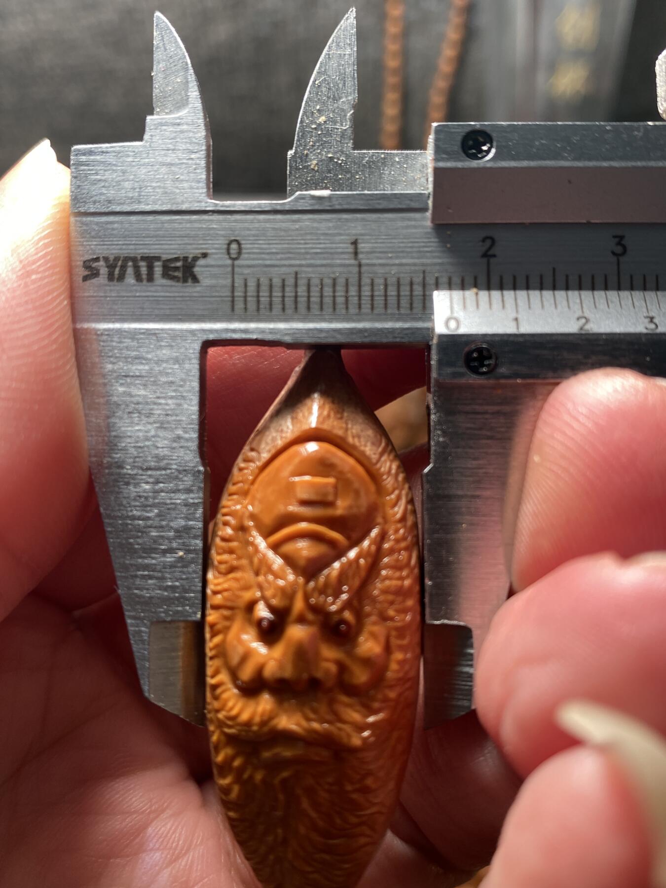 核舟记发源地苏州舟山核雕年末放漏 福利苏工核雕，纯手工雕刻二花钟馗，个性十足，等待有缘人，市场无同款，尺寸1。7x4.9喜欢的来