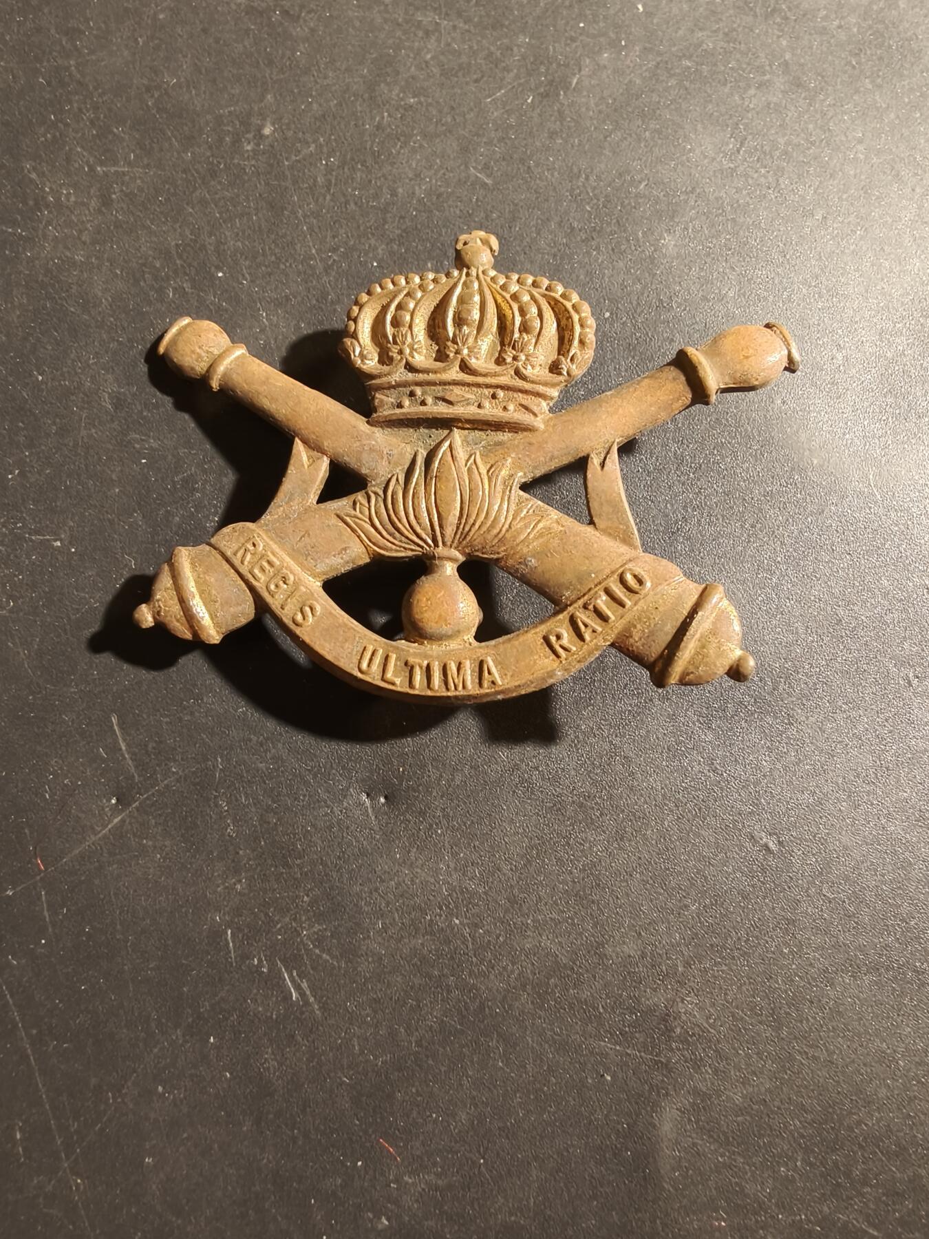 老王徽章第180期 比利时皇家炮兵贝雷帽徽