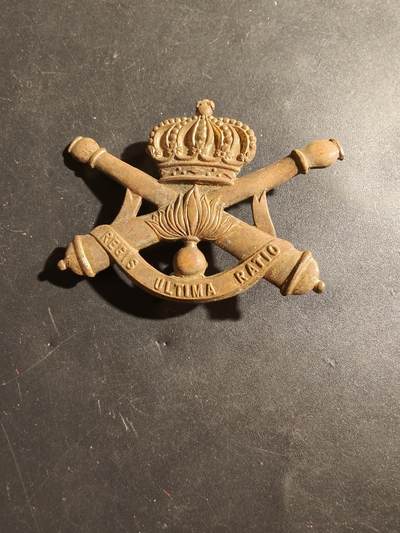 老王徽章第180期 - 比利时皇家炮兵贝雷帽徽