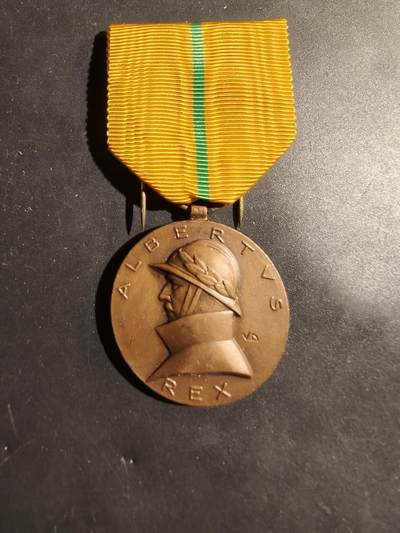 老王徽章第180期 - 比利时阿尔贝一世国王执政纪念章