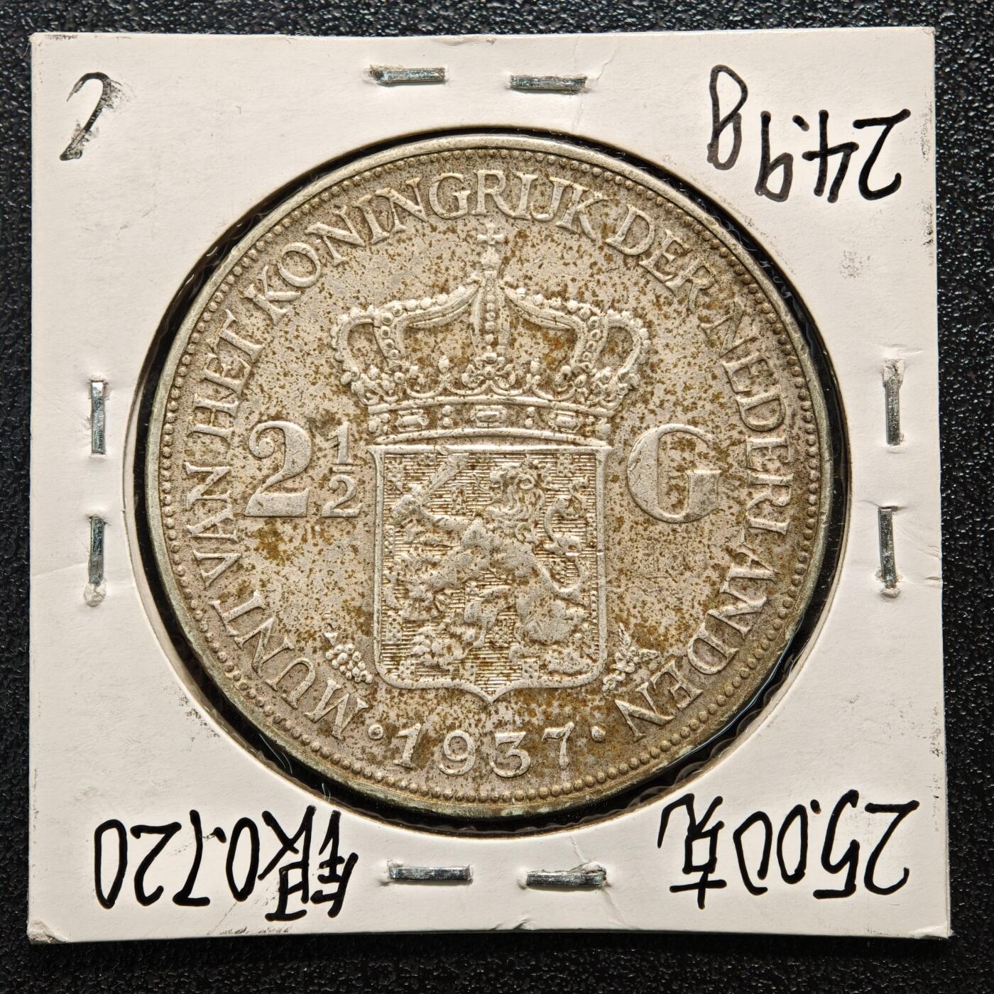 【德藏】世界币章拍卖第164期（拍品征集中~欢迎藏友联系） 老藏家集藏系列之-1937年 荷兰2-1/2盾银币 720银 直径约：38mm；重约：25g 入册20余年·附有当年购入价