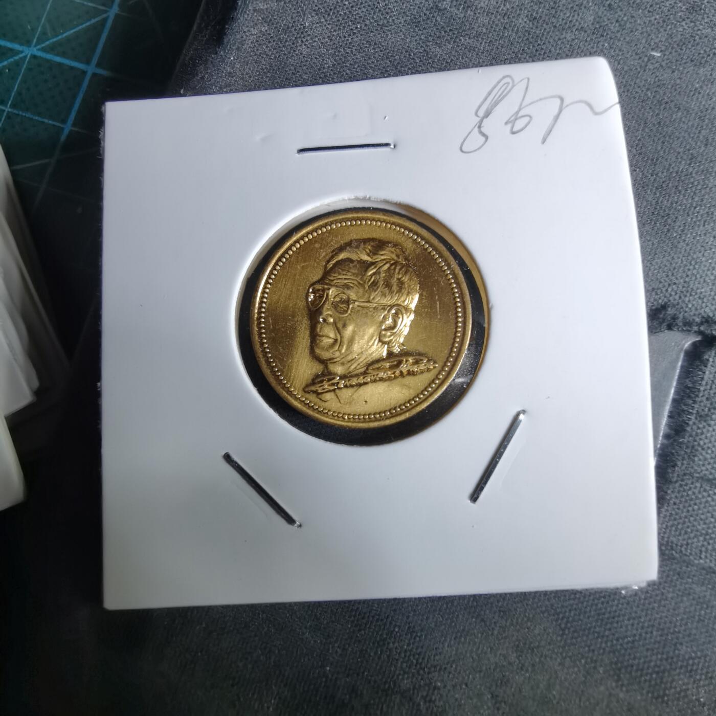 沼泽如烟--第985场 人像章