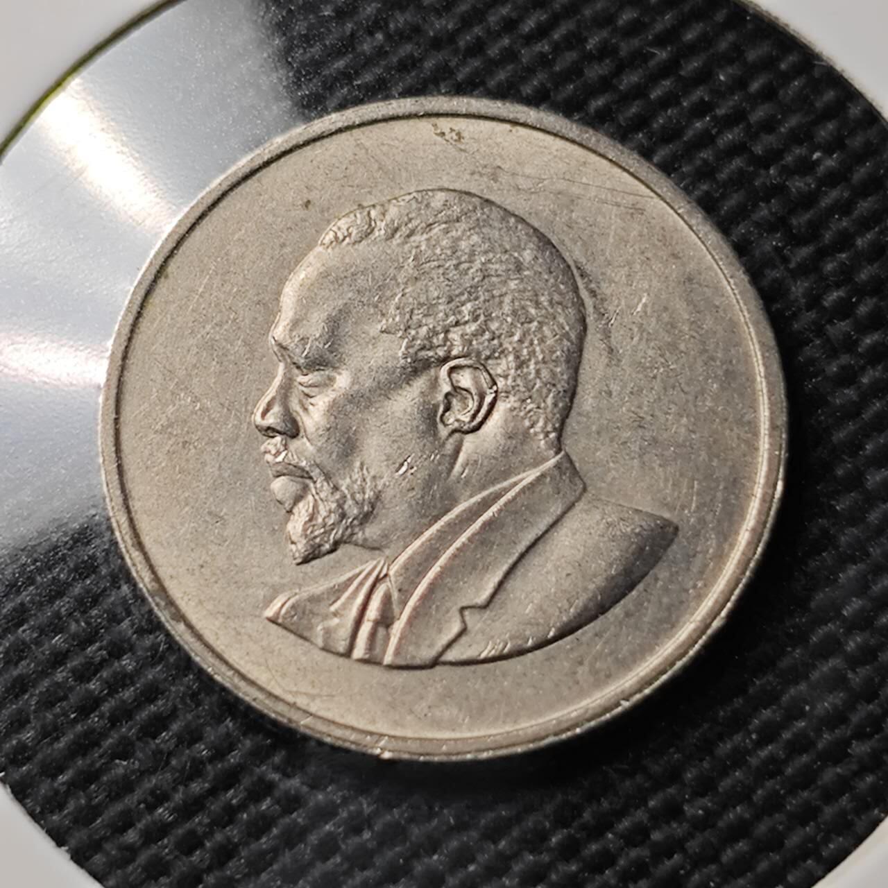 KK钱币收藏小铺  第393期  2月预留时间 周末发货  1966肯尼亚25分 开国头像无字版