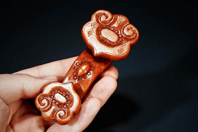 上海都达杂项专场四十七【全场包邮】  古玉玉如意手把件90-60