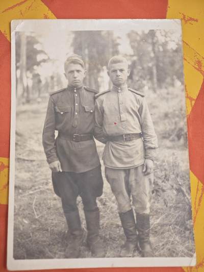 橙子收藏(照片专场)第三期 - 1945年9月拍摄的苏军军人合影照，属于二战刚结束、苏联军队复员与征兵并行时期的影像遗存