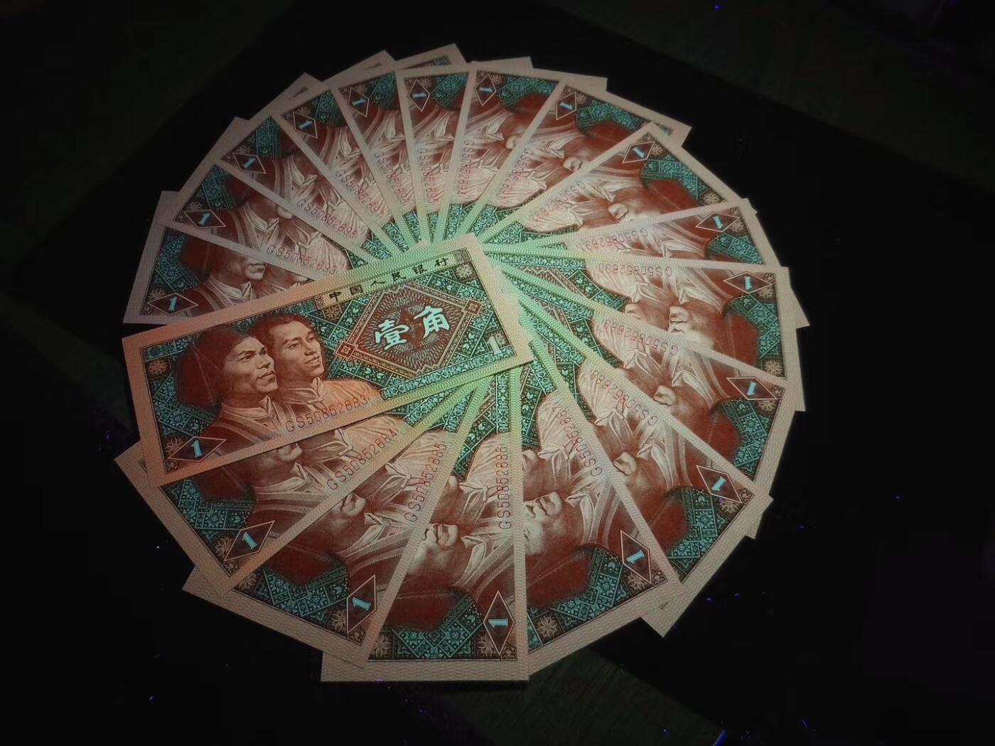 钱满塘收藏-精品钱币大杂烩 🔥精品刀货！8001【至尊红牡丹·小珍珠·趣味码·裁切移位·漏印】钱坤66E加⭐️刀货明细评级币！GS50874801-900，888靓号刀！钱坤明细分！含有62张至尊红牡丹！尾888这张也是至尊红牡丹，可以扫码看明细，至尊红牡丹单张都是大几十的，刀货不多见！而且每一张都是错版漏印两颗小珍珠！实属难得！注意把握！