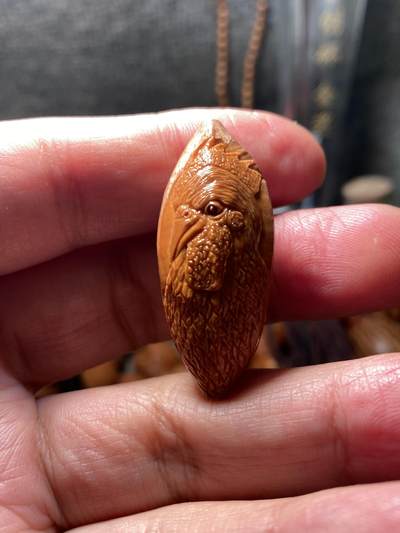 核舟记发源地苏州舟山核雕年末放漏 - 福利苏工核雕，纯手工雕刻,二花鸿运当头，大吉大利个性十足，等待有缘人，市场无同款，尺寸1。78x4。2喜欢的来