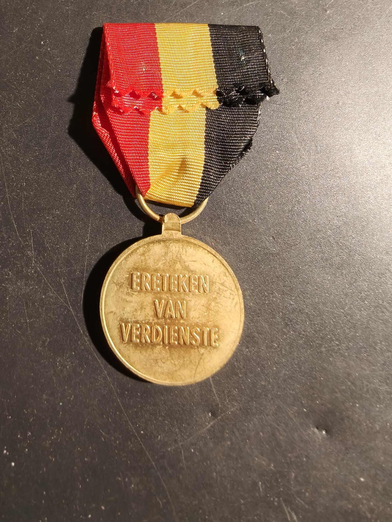 老王徽章第180期 东德建国纪念章