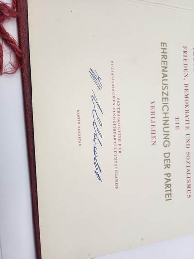 南水社第二次拍卖 东德社会统一党50年党龄荣誉证书（昂纳克印签名）