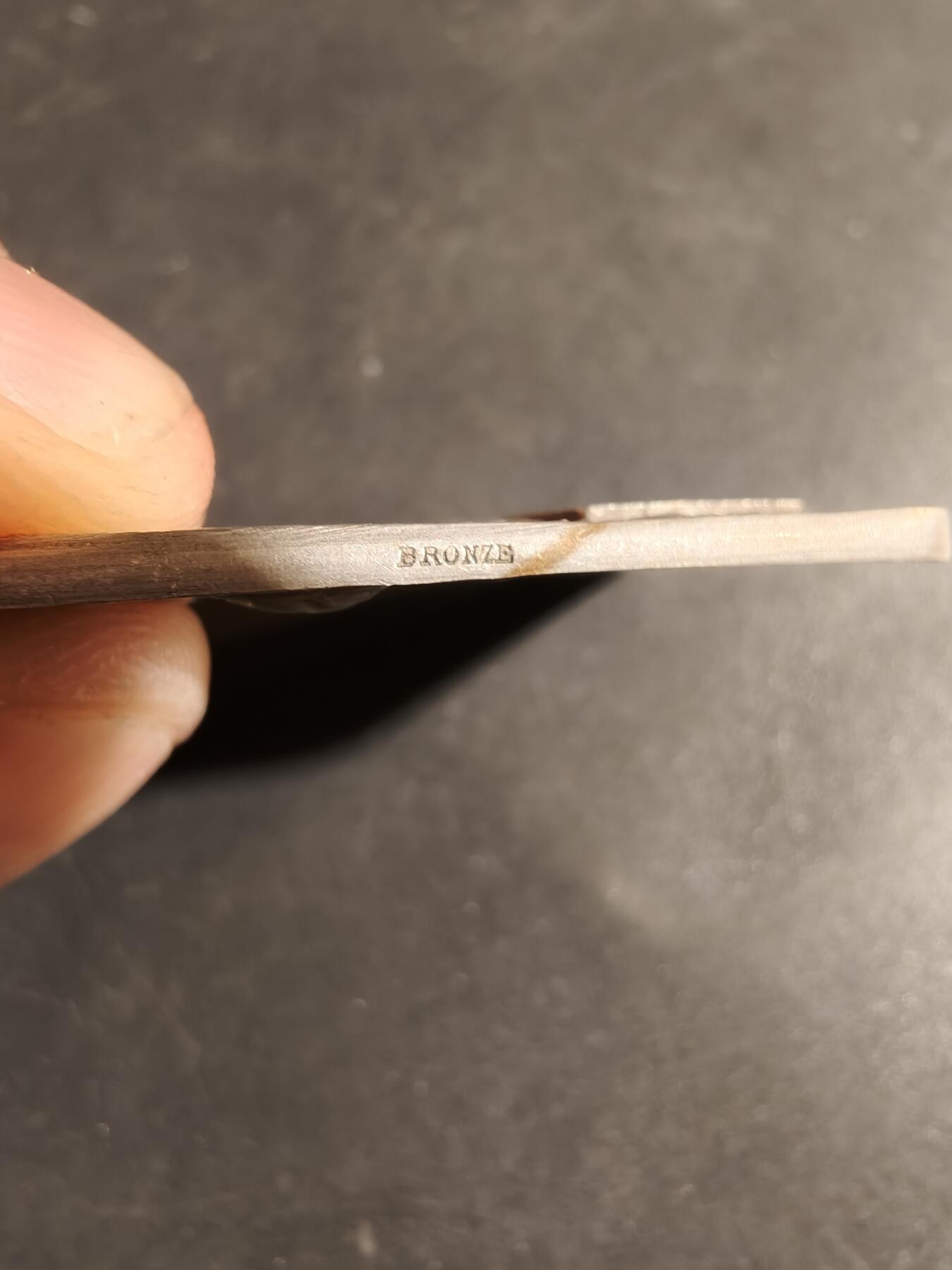 老王徽章第180期 法国射击协会方形镀银大铜章    小天使清凉章     尺寸41×28mm    重量20.8g