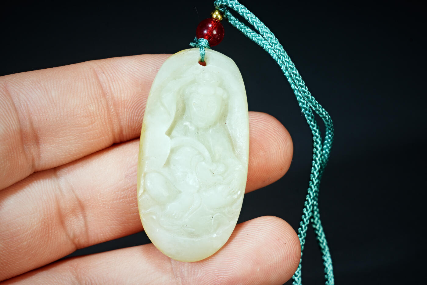 上海都达杂项专场二十一（全场包邮） 天然和田玉精雕《持莲观音》挂件