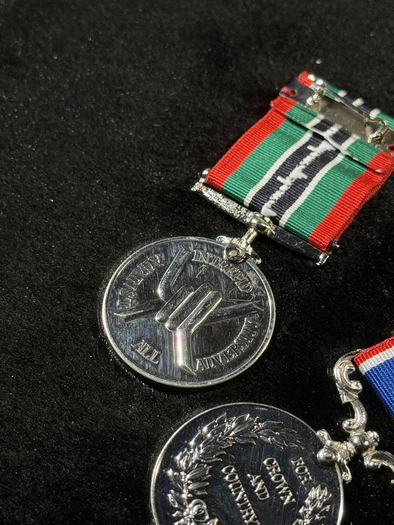 欢庆春节！戎马世界章牌大赏第111期春节大拍 英国战俘奖章套章