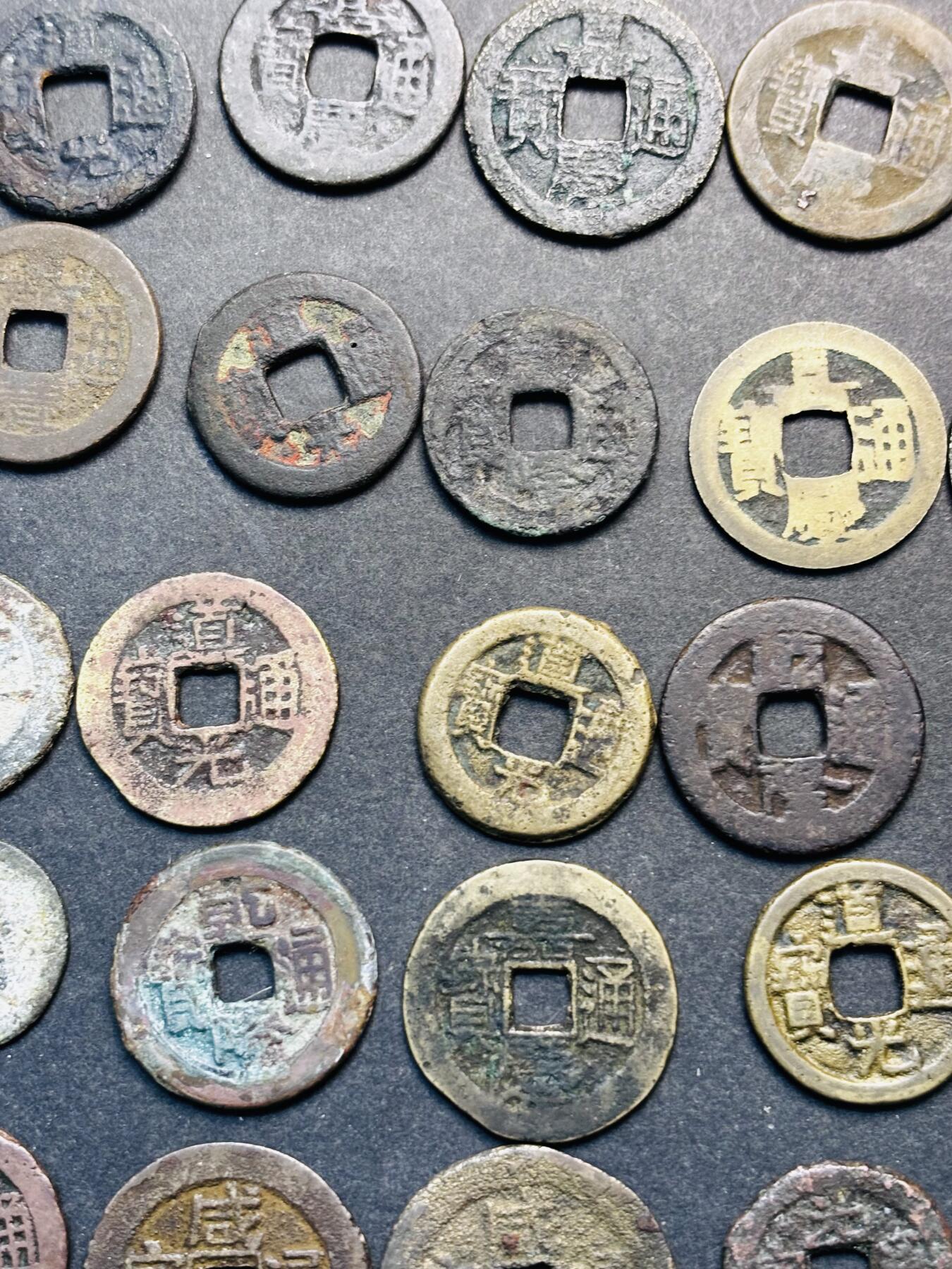 文馨钱币收藏第 293 场，春节前最后一期全部发出，将不予寄存，请悉知 清代中后期乾隆，嘉庆，道光，咸丰一组 ➕五铢钱，一共 35 枚