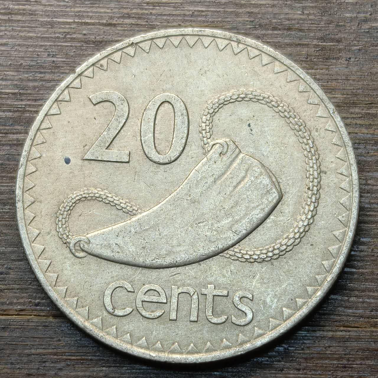 【本场4.12号发货】★第145★散币专场 不寄存，30包邮。不满30元，支付5元运费。《接受代拍 代送NGC评级》 97【无寄存】斐济 1969年 20分 鲸鱼牙护身符 女王 高冠 铜镍币