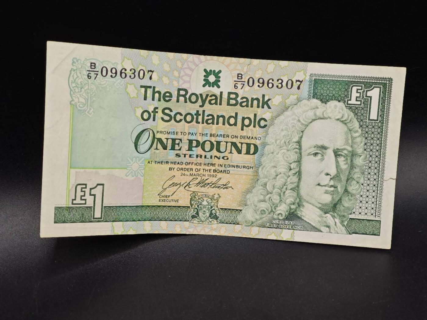 【淘币小摊】实时拍第八百六十四拍   无佣金纸币福利场   年前最后一周 之前的预留小年前全部发出 请更换最新收货地址  英国苏格兰银行一镑纸币【有折】