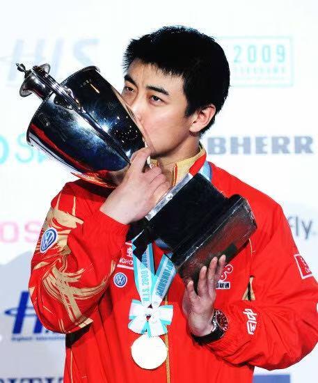 零元拍：男子乒乓球大满贯得主，国乒男队主教练王皓指导亲签王导自用红双喜乒乓球拍套！