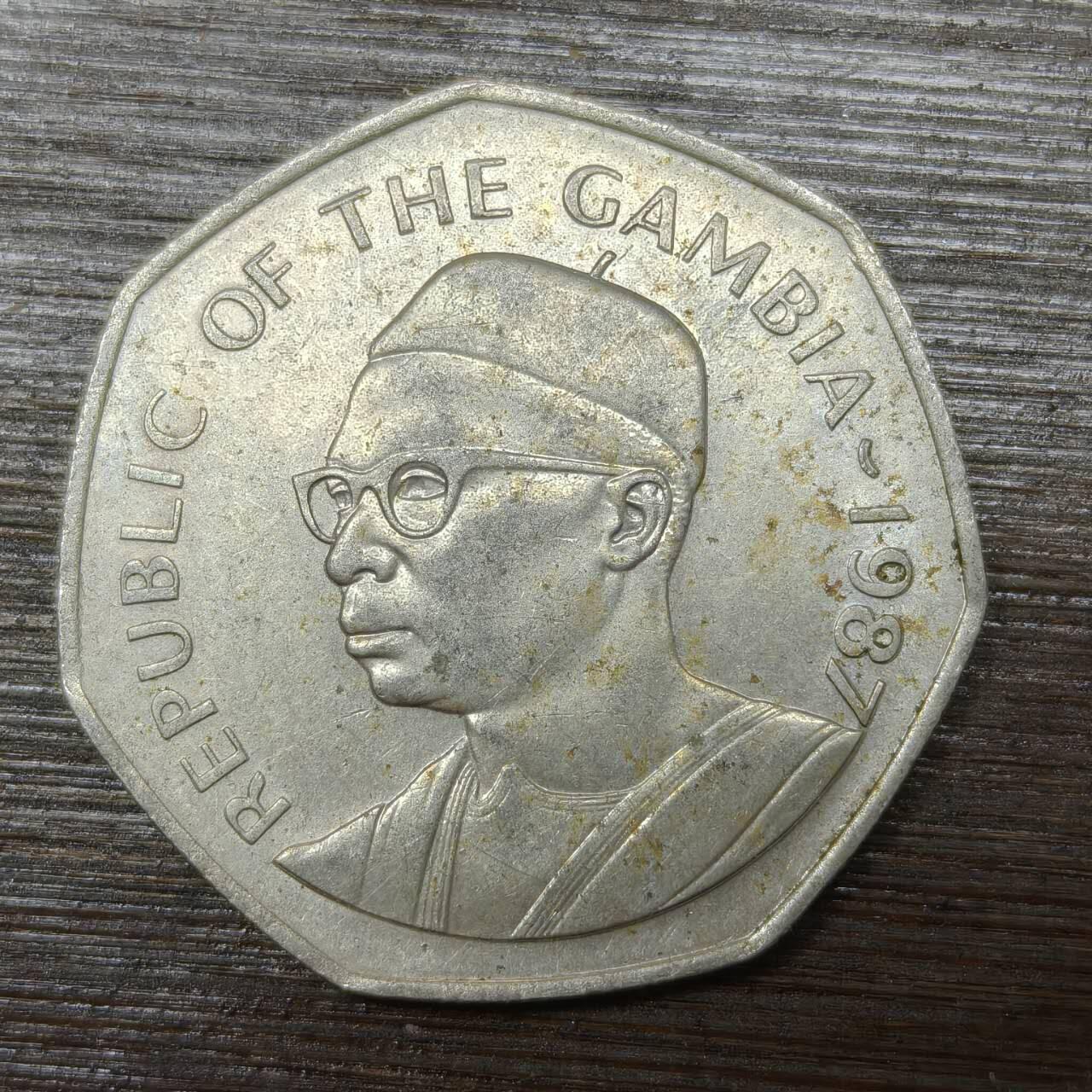 【本场4.12号发货】★第145★散币专场 不寄存，30包邮。不满30元，支付5元运费。《接受代拍 代送NGC评级》 91【无寄存】1987年 冈比亚 1达拉西 