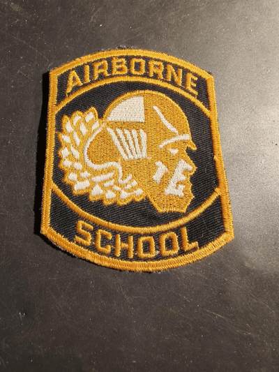 老王徽章第180期 - 美国空降兵学校臂章